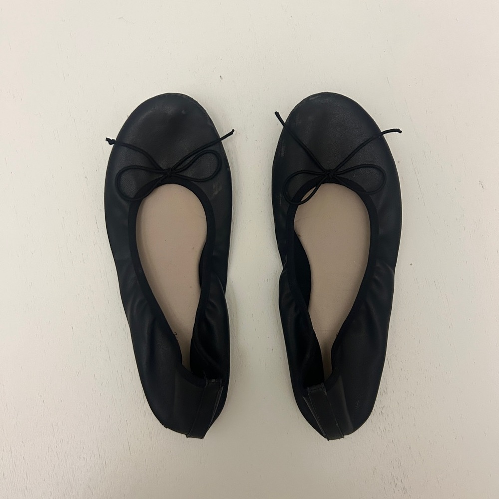 Ruby & Bloom Black Flats Timeless Design